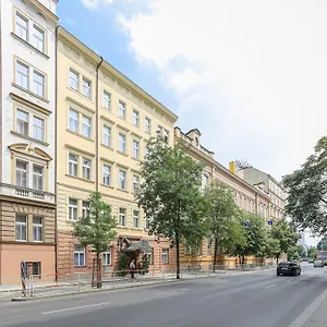Club Hotel